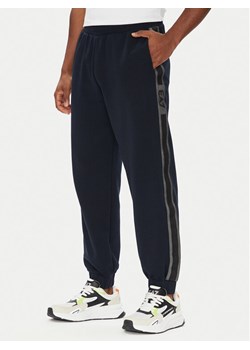 EA7 Emporio Armani Spodnie dresowe 7M000545 AF12660 UB102 Granatowy Modern Fit ze sklepu MODIVO w kategorii Spodnie męskie - zdjęcie 185043846