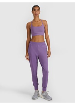 Damskie spodnie treningowe 4F 4FWAW25TFTRF0934 - fioletowe ze sklepu Sportstylestory.com w kategorii Spodnie damskie - zdjęcie 185049795