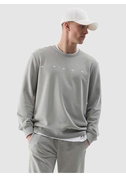 Męska bluza dresowa nierozpinana bez kaptura 4F 4FWSS24TSWSM1009 - szara ze sklepu Sportstylestory.com w kategorii Bluzy męskie - zdjęcie 185050058
