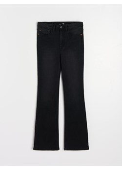 Sinsay - Jeansy flare mid waist - czarny - id: 870EV-99J - marki Sinsay - 185052527 Sinsay - Jeansy flare mid waist - czarny ze sklepu Sinsay w kategorii Jeansy damskie - zdjęcie 185052527