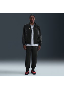 Męskie spodnie z tkaniny Nike Sportswear - Czerń ze sklepu Nike poland w kategorii Spodnie męskie - zdjęcie 185055807