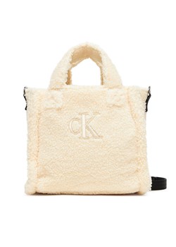 Calvin Klein Jeans Torebka Teddy Tote Bag IU0IU00355 Écru ze sklepu MODIVO w kategorii Torebki damskie - zdjęcie 185056415