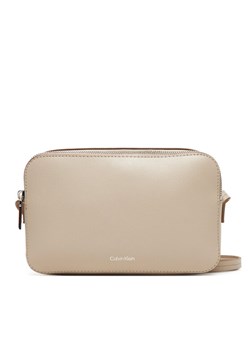 Calvin Klein Torebka Foil Logo Elongated Camera Bag LV04F3276G Beżowy ze sklepu MODIVO w kategorii Listonoszki - zdjęcie 185056469
