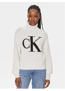 Calvin Klein Jeans Golf J20J221960 Écru Regular Fit ze sklepu MODIVO w kategorii Swetry damskie - zdjęcie 185059557