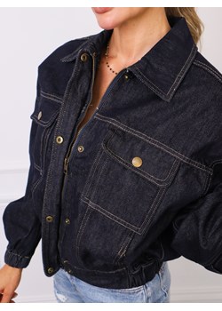 JEANSOWA KURTKA O KROJU OVERSIZE- CIEMNY JEANS ze sklepu olika.com.pl w kategorii Kurtki damskie - zdjęcie 185062119
