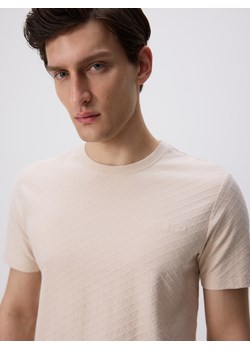 Reserved - Strukturalny t-shirt slim - kremowy ze sklepu Reserved w kategorii T-shirty męskie - zdjęcie 185068308