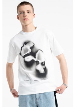 Biały t-shirt z autorską grafiką z przodu, kolor - biały, rozmiar - 140 ze sklepu REPORTER w kategorii T-shirty chłopięce - zdjęcie 185072057