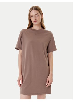 Nike Sukienka codzienna DV7882 Brązowy Relaxed Fit ze sklepu MODIVO w kategorii Sukienki - zdjęcie 185085538