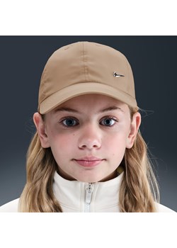Dziecięca czapka z metalowym logo Swoosh Nike Dri-FIT Club - Brązowy ze sklepu Nike poland w kategorii Czapki dziecięce - zdjęcie 185137016