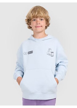 Chłopięca bluza nierozpinana z kapturem 4F 4FJRAW25TSWSM2447 - niebieska ze sklepu Sportstylestory.com w kategorii Bluzy chłopięce - zdjęcie 185137887