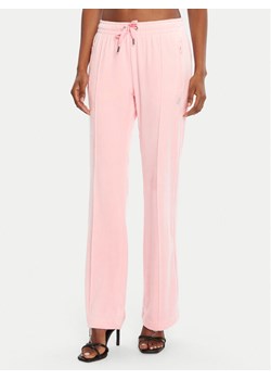 Juicy Couture Spodnie dresowe Tina JCAPW045 Różowy Regular Fit ze sklepu MODIVO w kategorii Spodnie damskie - zdjęcie 185373805