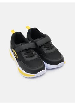 Sinsay - Sneakersy LED z elastycznymi sznurówkami Batman - czarny ze sklepu Sinsay w kategorii Buty sportowe dziecięce - zdjęcie 185376309