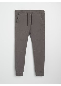 Sinsay - Spodnie jogger - szary - id: 451FB-09X - marki Sinsay - 185376385 Sinsay - Spodnie jogger - szary ze sklepu Sinsay w kategorii Spodnie męskie - zdjęcie 185376385