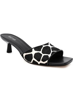 Michael Kors Skórzane klapki AMAL KITTEN ze sklepu Gomez Fashion Store w kategorii Klapki damskie - zdjęcie 185378436