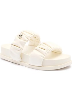 Armani Exchange Klapki ze sklepu Gomez Fashion Store w kategorii Klapki damskie - zdjęcie 185378738