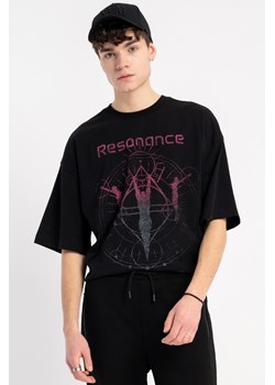 Czarny t-shirt z autorską grafiką z przodu, rozmiar - 146, kolor - czarny ze sklepu REPORTER w kategorii T-shirty chłopięce - zdjęcie 185389015
