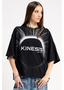 Czarny t-shirt boxy z autorską grafiką z przodu ozdobiony haftem, kolor - czarny, rozmiar - 170 ze sklepu REPORTER w kategorii Bluzki dziewczęce - zdjęcie 185389028