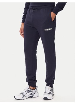 Napapijri Spodnie dresowe M-Gori Wint NP0A88UH Granatowy Relaxed Fit ze sklepu MODIVO w kategorii Spodnie męskie - zdjęcie 185397125