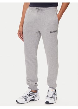 Napapijri Spodnie dresowe M-Gori Wint NP0A88UH Szary Relaxed Fit ze sklepu MODIVO w kategorii Spodnie męskie - zdjęcie 185397167