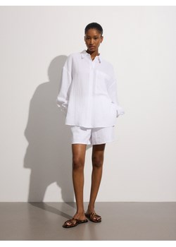 Reserved - Koszula oversize z wiskozą - biały ze sklepu Reserved w kategorii Spódnice - zdjęcie 185406448