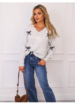 SWETER W KOKARDKI I DEKOLTEM W SZPIC- SZARY ze sklepu olika.com.pl w kategorii Swetry damskie - zdjęcie 185407928