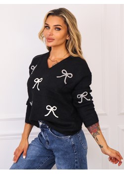 SWETER W KOKARDKI I DEKOLTEM W SZPIC- CZARNY ze sklepu olika.com.pl w kategorii Swetry damskie - zdjęcie 185407967