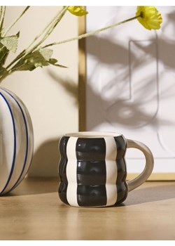 Sinsay - Ceramiczny kubek z uchem - wielobarwny - id: 167GE-MLC - marki Sinsay - 185409728 Sinsay - Ceramiczny kubek z uchem - wielobarwny ze sklepu Sinsay w kategorii Kubki - zdjęcie 185409728