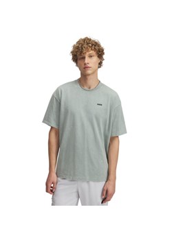 Męski t-shirt z nadrukiem Under Armour UA M Hw Os Logo Wash Ss -  zielony ze sklepu Sportstylestory.com w kategorii T-shirty męskie - zdjęcie 185410409