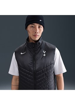 Męski piłkarski bezrękawnik puchowy o średniej grubości Nike Therma-FIT Tottenham Hotspur Windrunner - Czerń ze sklepu Nike poland w kategorii Kamizelki męskie - zdjęcie 185410679