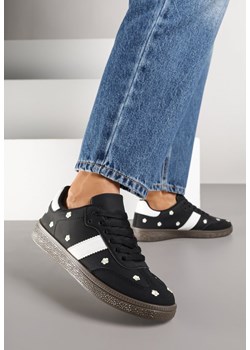 Czarne Sneakersy Typu Tenisówki z Kwiatkami Reisare ze sklepu born2be.pl w kategorii Buty sportowe damskie - zdjęcie 185421727