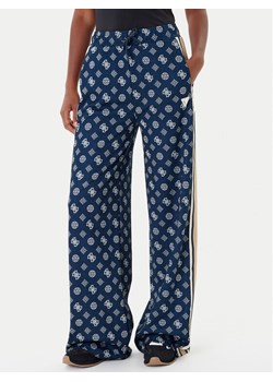 Guess Spodnie dresowe V5YB10 K0282 Granatowy Relaxed Fit ze sklepu MODIVO w kategorii Spodnie damskie - zdjęcie 185444049