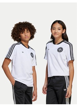 adidas T-Shirt Football JV7682 Biały Loose Fit ze sklepu MODIVO w kategorii T-shirty chłopięce - zdjęcie 185459475