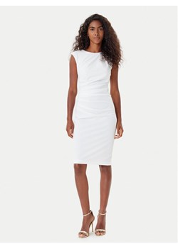 Rinascimento Sukienka koktajlowa CFC0125332003 Écru Slim Fit ze sklepu MODIVO w kategorii Sukienki - zdjęcie 185459496