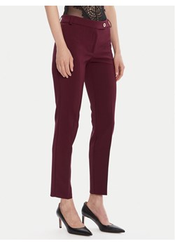 Rinascimento Chinosy CFC0126225003 Bordowy Slim Fit ze sklepu MODIVO w kategorii Spodnie damskie - zdjęcie 185466348