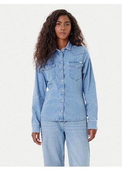 Mustang Koszula jeansowa Cody 1016935 Niebieski Slim Fit ze sklepu MODIVO w kategorii Koszule damskie - zdjęcie 185469595
