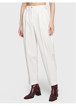 Tommy Hilfiger Spodnie materiałowe WW0WW37287 Biały Tapered Fit ze sklepu MODIVO w kategorii Spodnie damskie - zdjęcie 185473428