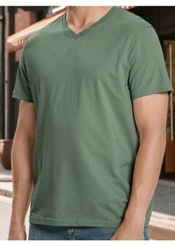 Sinsay - Koszulka basic z dekoltem w serek - zielony ze sklepu Sinsay w kategorii T-shirty męskie - zdjęcie 185479376