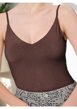 Sinsay - Body na ramiączkach z dekoltem V - brązowy ze sklepu Sinsay w kategorii Bluzki damskie - zdjęcie 185479548