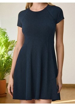 Sinsay - Prążkowana sukienka mini - granatowy ze sklepu Sinsay w kategorii Sukienki - zdjęcie 185479748