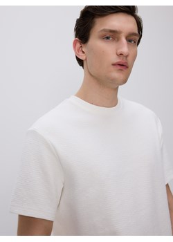 Reserved - Strukturalny t-shirt comfort fit - złamana biel ze sklepu Reserved w kategorii T-shirty męskie - zdjęcie 185491949