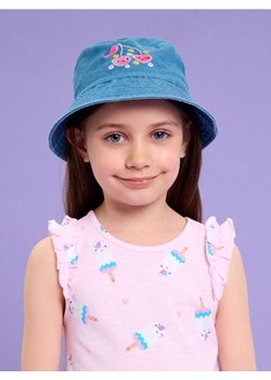 Sinsay - Jeansowy kapelusz bucket hat z haftowanymi owocami - niebieski ze sklepu Sinsay w kategorii Czapki dziecięce - zdjęcie 185494085