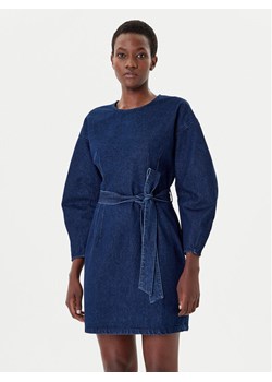 French Connection Sukienka jeansowa 71ZAQ Granatowy Regular Fit ze sklepu MODIVO w kategorii Sukienki - zdjęcie 185494745