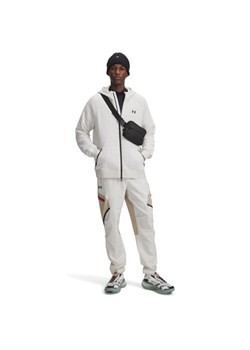 Męskie spodnie treningowe cargo UA Unstoppable Cargo Pant - białe ze sklepu Sportstylestory.com w kategorii Spodnie męskie - zdjęcie 185504367