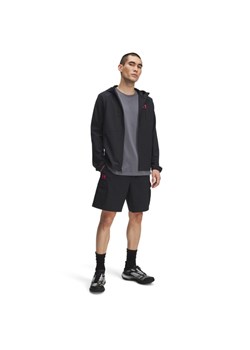 Męskie spodenki cargo Under Armour UA Vibe Woven Cargo Short - czarne ze sklepu Sportstylestory.com w kategorii Spodenki męskie - zdjęcie 185504435