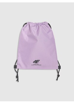 Dziecięcy plecak-worek 4F 4FJWMM00AGYMU157 - fioletowy - id: 325825 - marki 4f Junior - 185504589 Dziecięcy plecak-worek 4F 4FJWMM00AGYMU157 - fioletowy ze sklepu Sportstylestory.com w kategorii Plecaki dla dzieci - zdjęcie 185504589