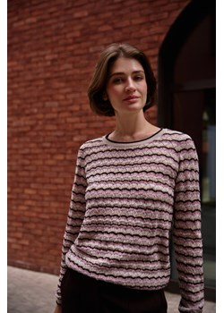 Sweter w paski beżowy ze sklepu Moodo.pl w kategorii Swetry damskie - zdjęcie 185506827