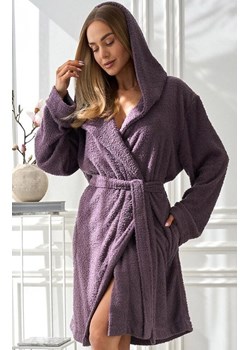 Krótki szlafrok damski z kapturem ametyst 2557 Slim, Kolor fioletowy, Rozmiar M, L&L - id: 214036 - marki L&L - 185526006 Krótki szlafrok damski z kapturem ametyst 2557 Slim, Kolor fioletowy, Rozmiar M, L&L ze sklepu Primodo w kategorii Szlafroki damskie - zdjęcie 185526006