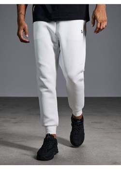 Sinsay - Spodnie tapered fit - biały ze sklepu Sinsay w kategorii Spodnie męskie - zdjęcie 185535997