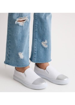 Wsuwane białe trampki dziewczęce slip on /B5-2 13683  T004/ ze sklepu Pantofelek24.pl w kategorii Trampki dziecięce - zdjęcie 185544986