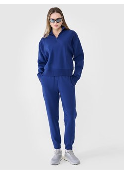 Damskie spodnie dresowe joggery 4F 4FWSS25TTROF0996 - granatowe ze sklepu Sportstylestory.com w kategorii Spodnie damskie - zdjęcie 185546877